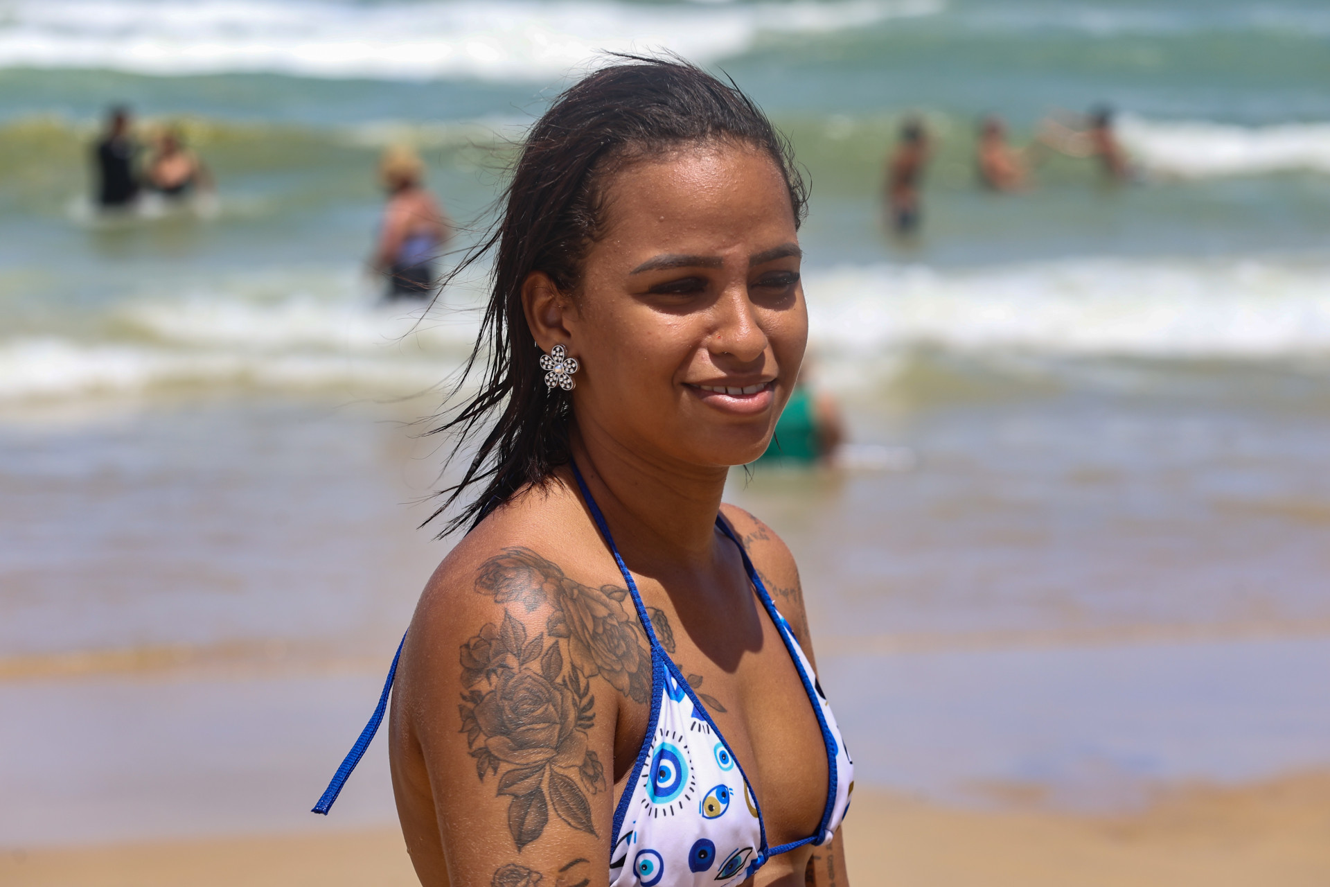 L&iacute;via Pereira, 25 vendendora