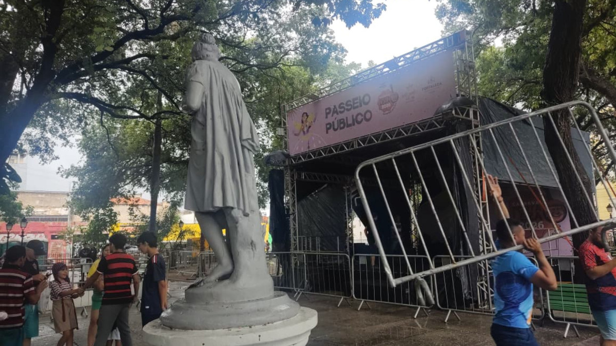 Encerrada por segurança, programação deu lugar à brincadeira improvisada