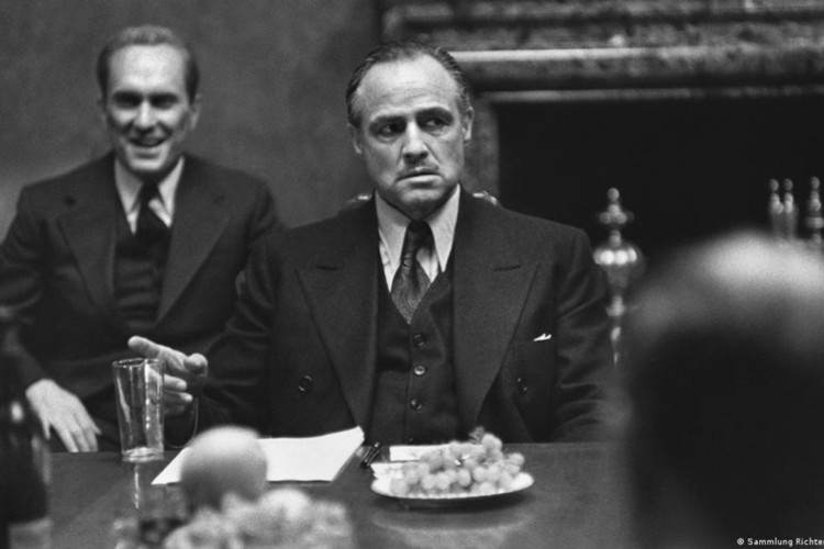 Durval ficou mundialmente famoso por interpretar Tom Hagen (&agrave; esq.) na franquia de 'O Poderoso Chef&atilde;o'