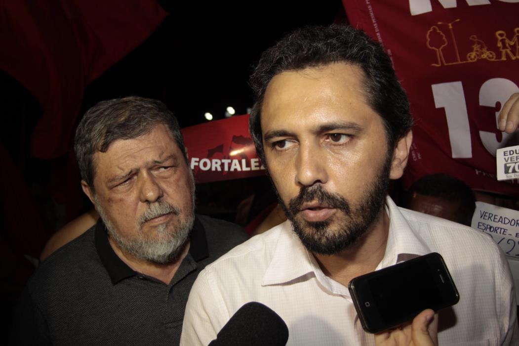 Antonio Mourão ao lado de Elmano na campanha de 2012