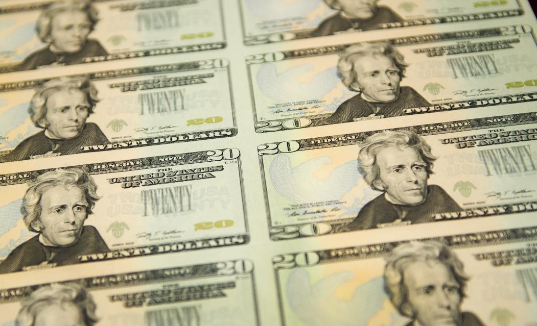 Dólar comercial teve recuo de R$ 0,108 (-2,11%), desabando após o anúncio do Fed (Foto: PAUL J. RICHARDS/AFP)