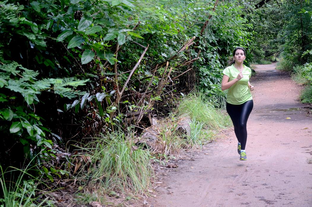 FORTALEZA, CE, BRASIL, 04-09-2013: Tayara Zomey, corre há três meses no parque do Cocó. Ciência & Saúde - Corridas. (Foto: Thiara Nogueira/O POVO)