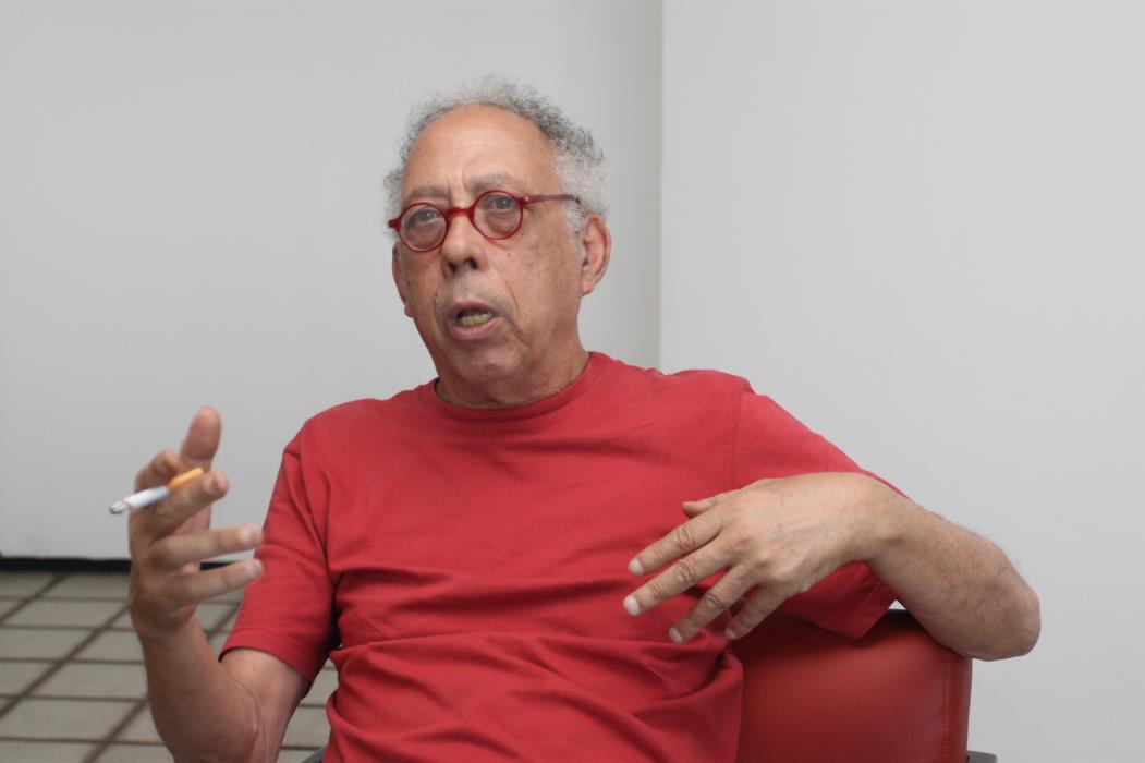 FORTALEZA, CE, BRASIL, 16-11-2013: Jards Macalé, cantor e compositor. Páginas Azuis - Jards Macalé, cantor. (Foto: Evilázio Bezerra/O POVO)