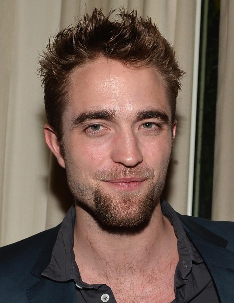 Segundo Julian, o rosto de Pattinson é 92,12% compatível com a ideia de 