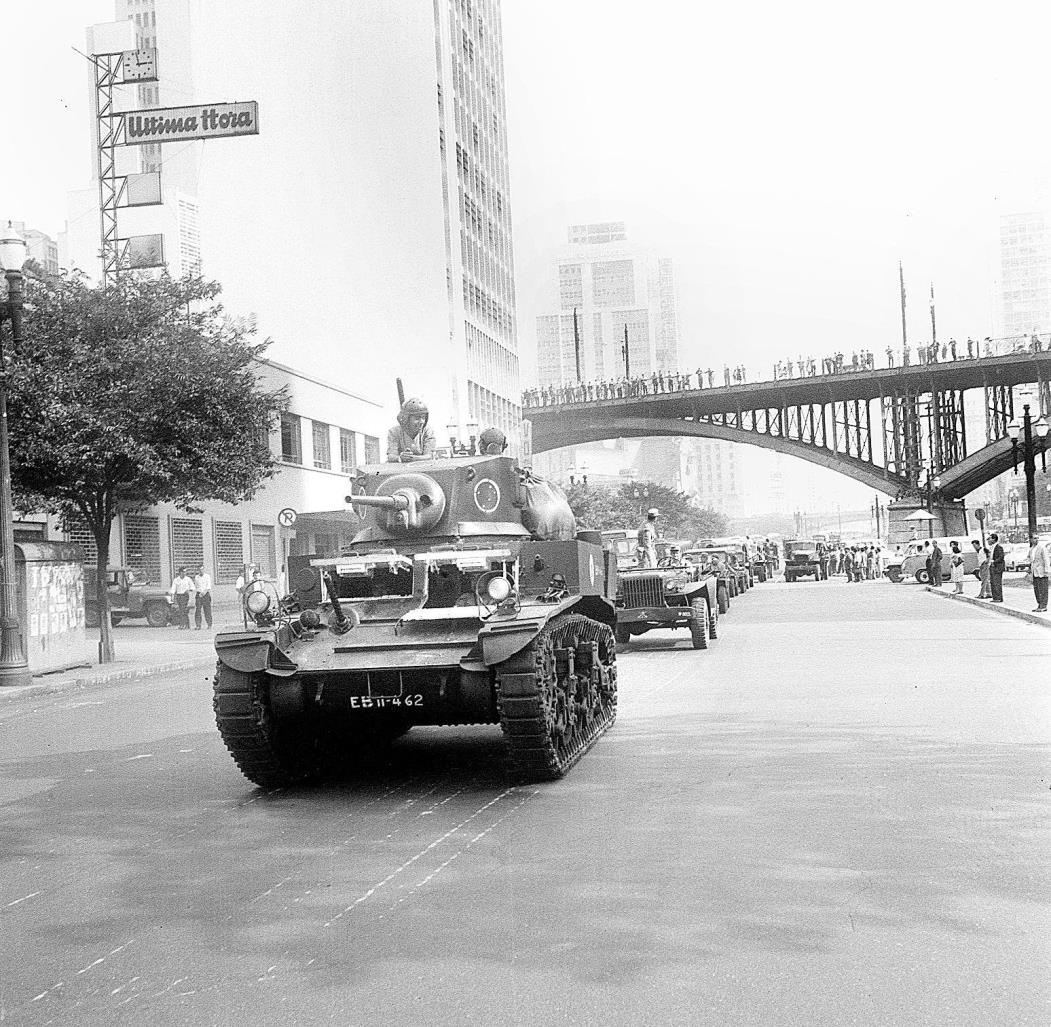 GOLPE DE 64: Golpe militar de 1964: tanque do Exército nas ruas de São Paulo. Foto: João Marques/UH/Folhapress (Foto: João Marques/UH/Folhapress)