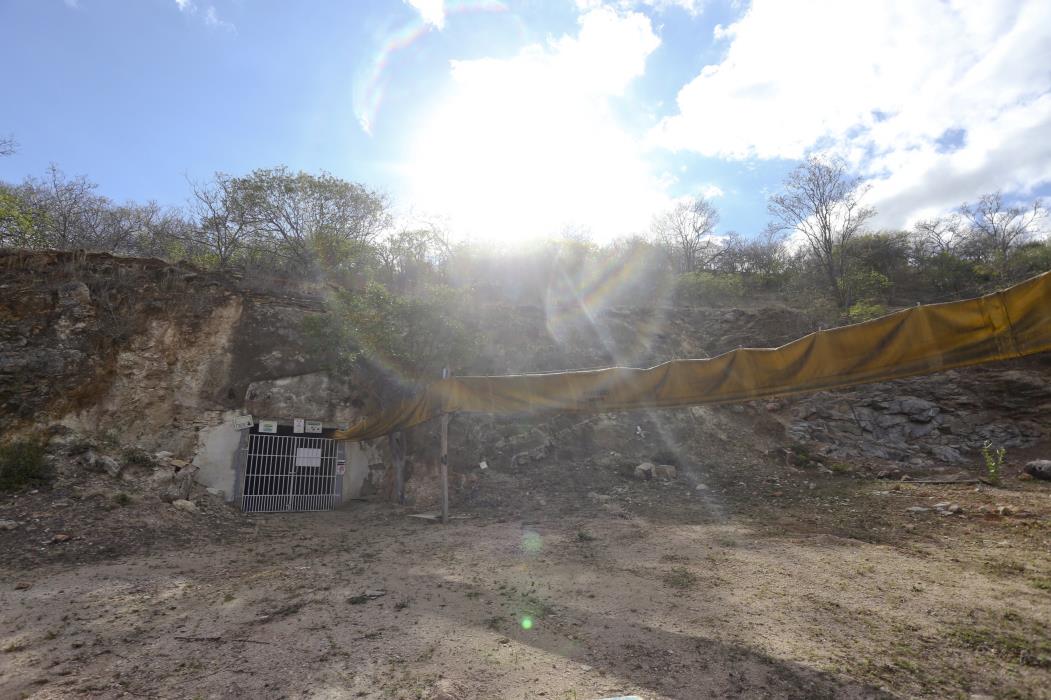 SANTA QUITÉRIA, CE, BRASIL, 20-07-2015: Entrada de mina de urânio e fosfato de Itataia. Mina de urânio (minério) em Santa Quitéria. (Foto: Fábio Lima/O POVO) (Foto: FÁBIO LIMA)