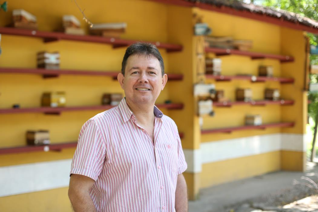 Breno Magalhães Freitas é professor titular do programa de pós-graduação em Zootecnia do Centro de Ciências Agrárias da UFC e foi incluído na lista de 107 cientistas brasileiros mais influentes em decisões globais(Foto: FÁBIO LIMA)