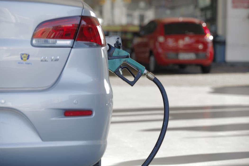 Em relação a fevereiro, o consumo de gasolina caiu 16% no Ceará em março, segundo a ANP (Foto: JÚLIO CAESAR)