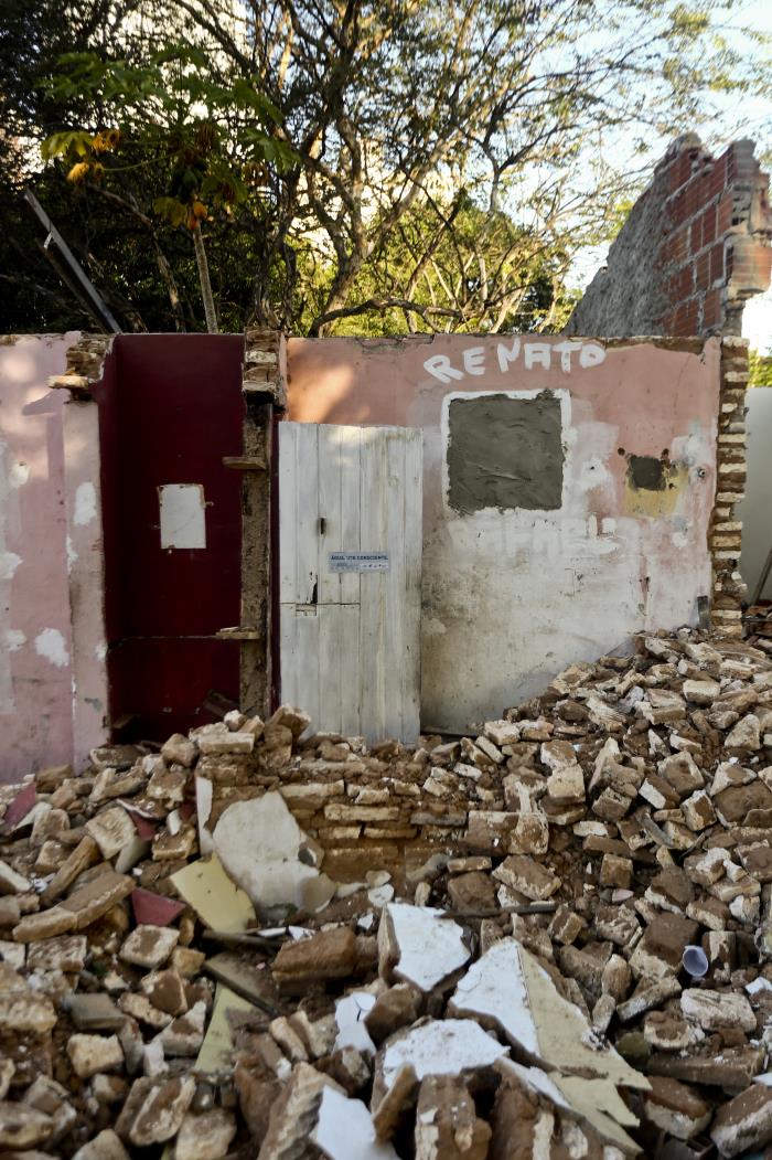 Casas destruídas após tentativa de demolição. Processo atual inclui reintegração de posse(Foto: Camila De Almeida)
