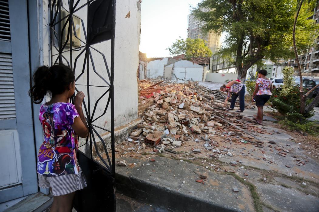 Tentativa de demolição da Vila Vicentina em 2016 alcançou cinco residências (Foto: Camila De Almeida)