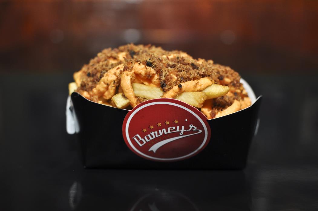 FORTALEZA,CE,BRASIL, 01-12-2016: burgers e batata frita no Barneys Burgers do Bairro de Fátima.   (Mariana Parente/ Especial para O POVO)