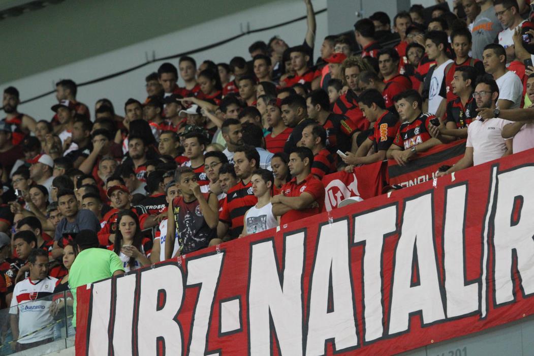 Torcida do Flamengo sempre marca presença no Castelão (Foto: Mateus Dantas / O Povo) (Foto: MATEUS DANTAS)