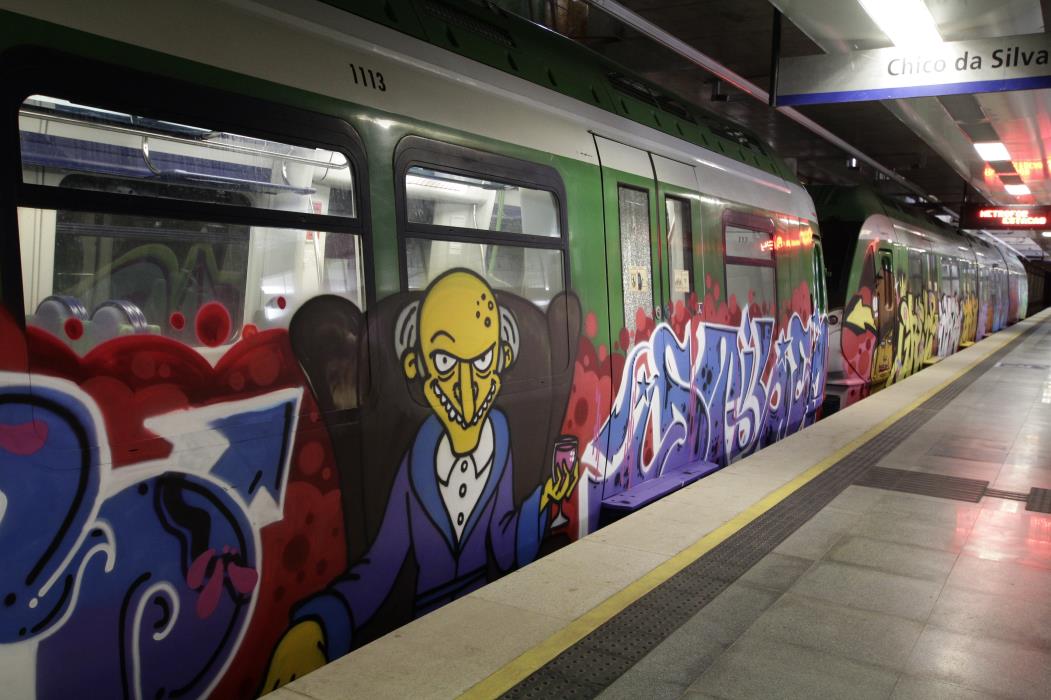 Grafitagem nos trens do Metrofot feita pelos Gêmeos, Estação Chico da Silva. (Foto: Aurelio Alves)