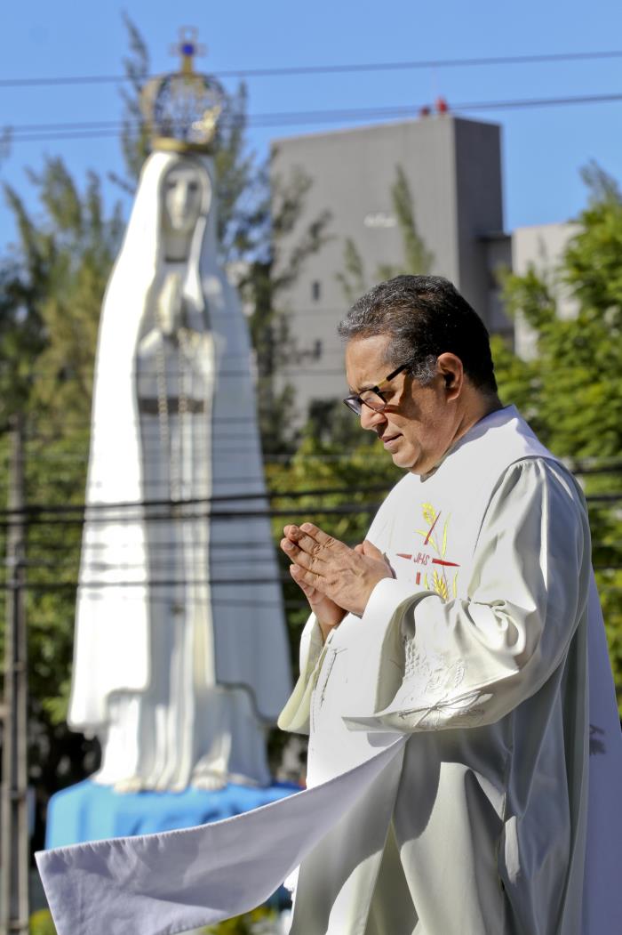 Fortaleza,CE,Brasil, 04-05-2017: Ivan de Souza, padre, fala sobre os 100 anos das aparições de Fátima. (Foto: Mateus Dantas / em 04-05-2017))