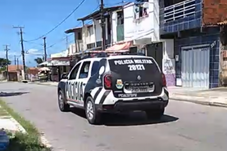 A polícia foi acionada por volta das 11h48 da manhã deste domingo, 11