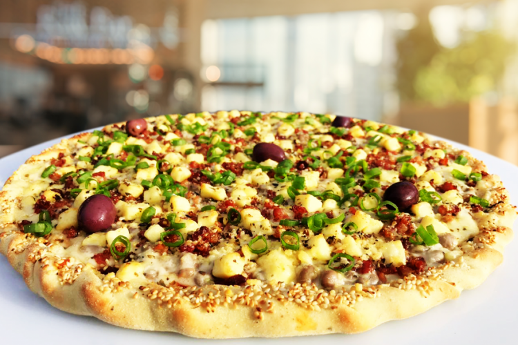 O sabor &eacute; composto por feij&atilde;o verde, bacon, nata, mu&ccedil;arela, parmes&atilde;o e cebolinha 