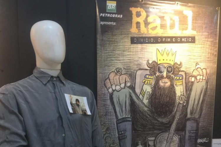 Exposição inclui última camisa usada por Raul Seixas em apresentação(foto: Divulgação/ sho...