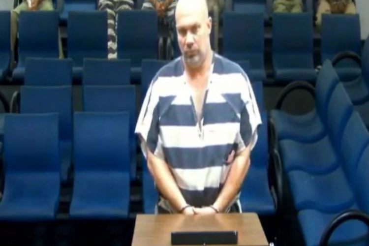 Em audiência na Corte de Broward, Nicholas afirmou que ele e a vítima tinham uma conexão muito...