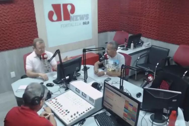 O comentarista Campelo foi perguntado sobre as árbitras mulheres e respondeu que não achava ser...