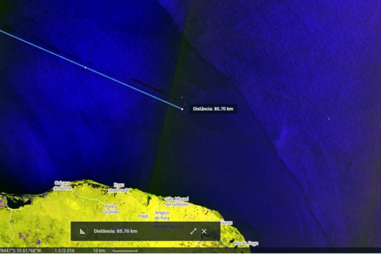 Imagem de satélite mostra mancha de óleo com 85 km de extensão, próximo ao RN. (foto: Divulga...