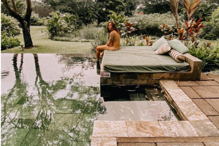 Um homem quando tá nu não quer guerra com ninguém, brincou Whindersson na legenda da foto.(fot...