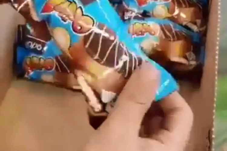 O bolo sabor coco é produzido por uma empresa Turca e exportado para o Iraque