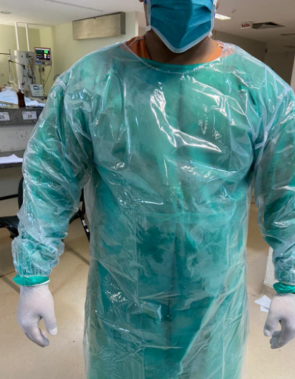 Profissionais do HRC estariam usando aventais que causam desconforto e provocam mal estar Profissionais do HRC estariam usando aventais que causam desconforto e provocam mal estar