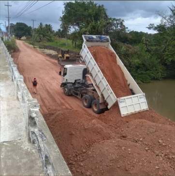 Esse trecho da obra de duplica&ccedil;&atilde;o da CE-527 come&ccedil;ou nesse fim de semana, de acordo com a Prefeitura de Aquiraz.