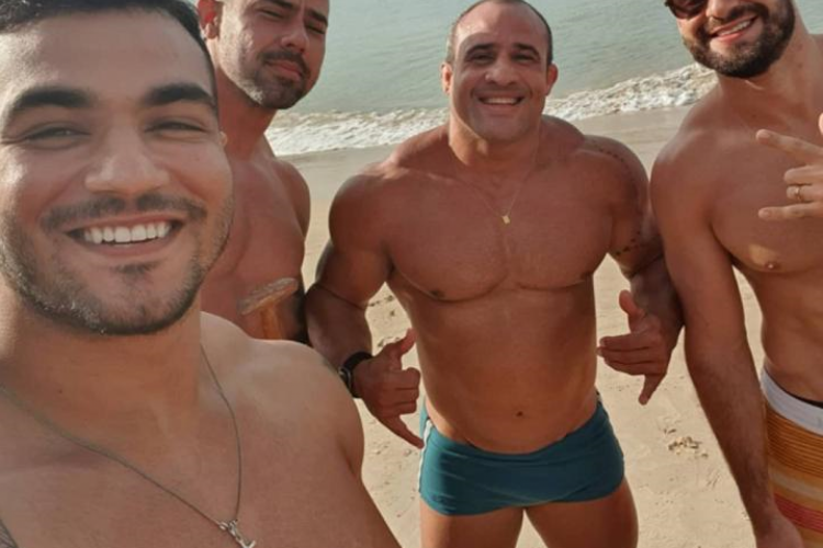 Grupo chamou helicóptero da Ciopaer para resgatar amigos que tiveram canoa virada na Praia de Iracema. Foto: Reprodução/Instagram