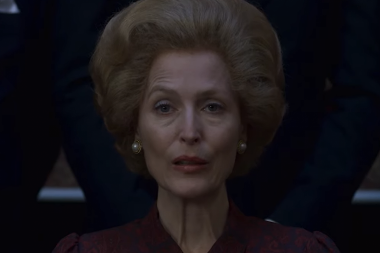 Na trama, Margaret Thatcher, a primeira mulher a ocupar o cargo de Primeira-Ministra no País, é interpretada por Gillian Anderson. 