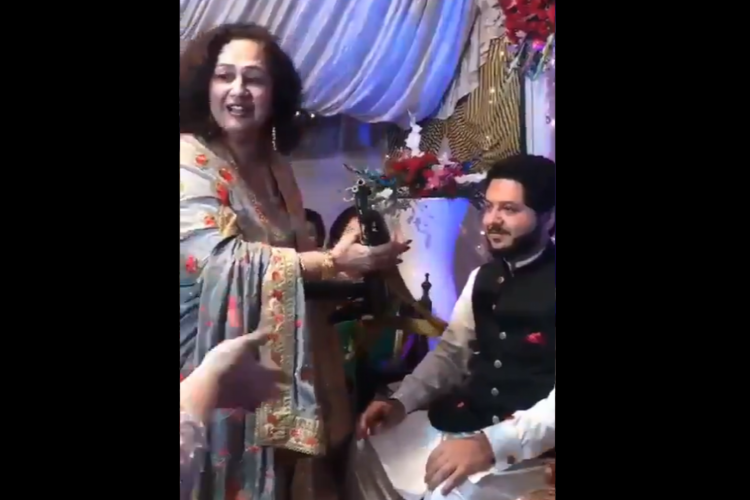 A festa teria ocorrido em Islamabad, a capital do Paquistão