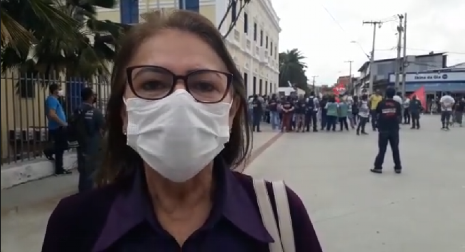Presidente do Sindifort, Nascelia Silva, esteve em frente ao Paço Municipal na última semana em protesto contra a reforma da Previdência