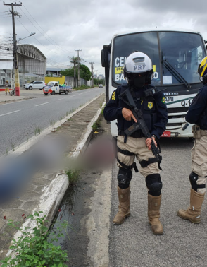 Agentes abordaram veículo e realizaram a prisão dos suspeitos