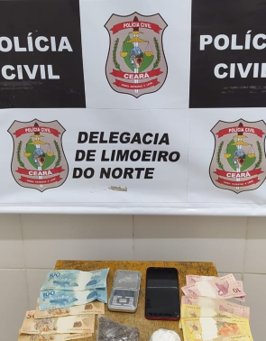 Foram apreendidos 119 g de maconha, 65 g de coca&iacute;na, uma balan&ccedil;a de precis&atilde;o, aparelhos celulares e R$ 700 em esp&eacute;cie