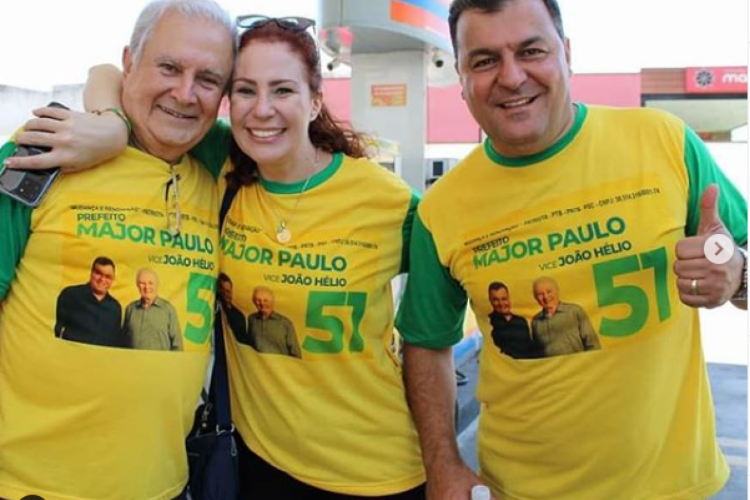 Carla Zambelli ao lado do irmão Bruno Zambelli (d)