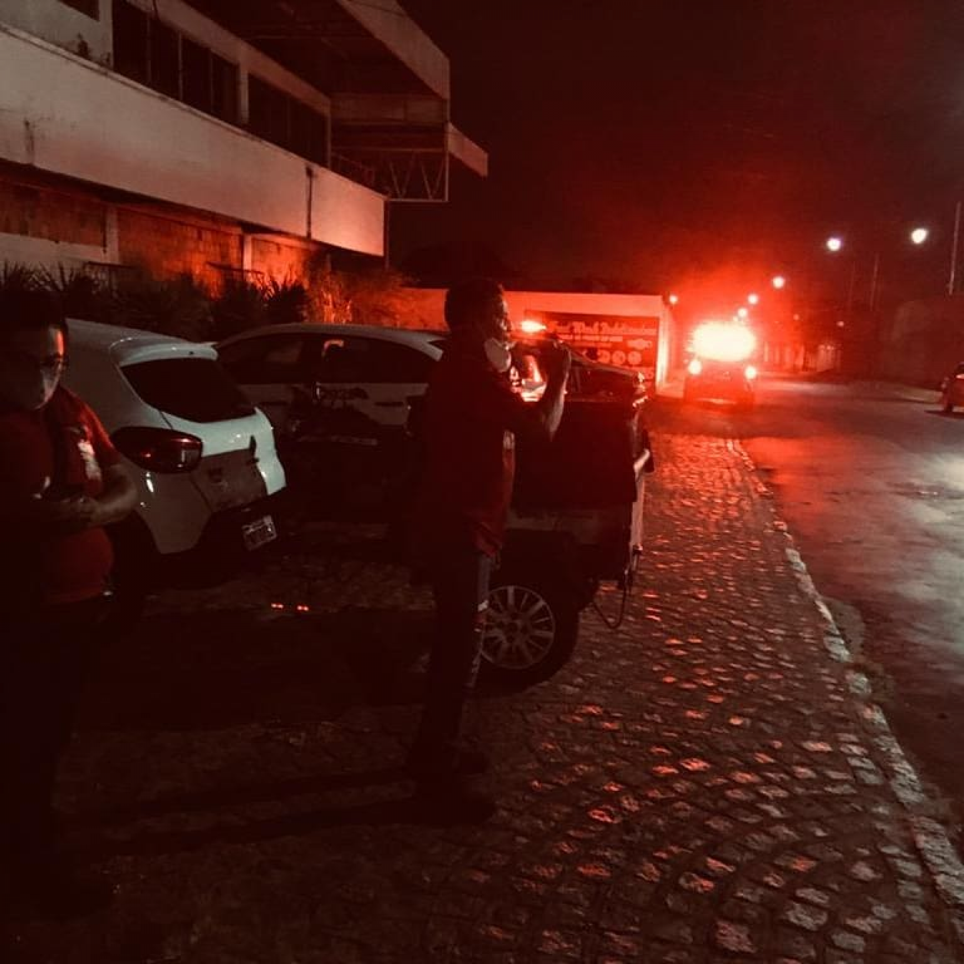 Direção do Sintro registra presença de três viaturas na garagem da empresa de ônibus Santa Maria para garantir saída dos veículos nesta madrugada