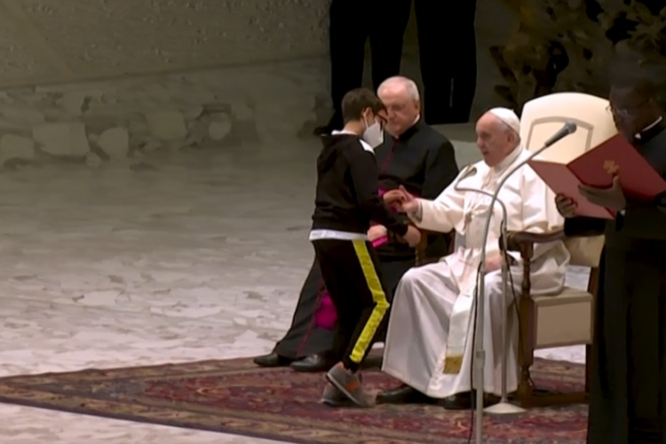 Antes de começar a catequese, o papa comentou com os fiéis: 