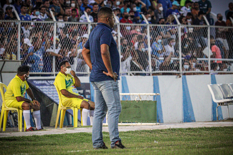 Washington Luiz é o técnico do Iguatu, que se classificou para a próxima fase do Estadual após superar o Ceará. 