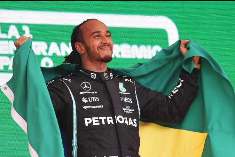 O piloto de Fórmula-1 Lewis Hamilton agradeceu título de cidadão honorário brasileiro concedido para ele pela Câmara dos Deputados 