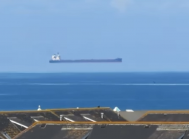 Fenômeno raro: navio parece flutuar no céu do Reino Unido 