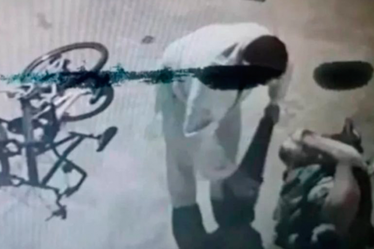 Apesar da repercussão o homem que ajuda o idoso não foi  identificado