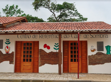 O Centro de Referência do Café de Sombra do Ceará é uma unidade de inovação com a missão de promover a pesquisa do cultivo e do beneficiamento do café Arábica sombreado 