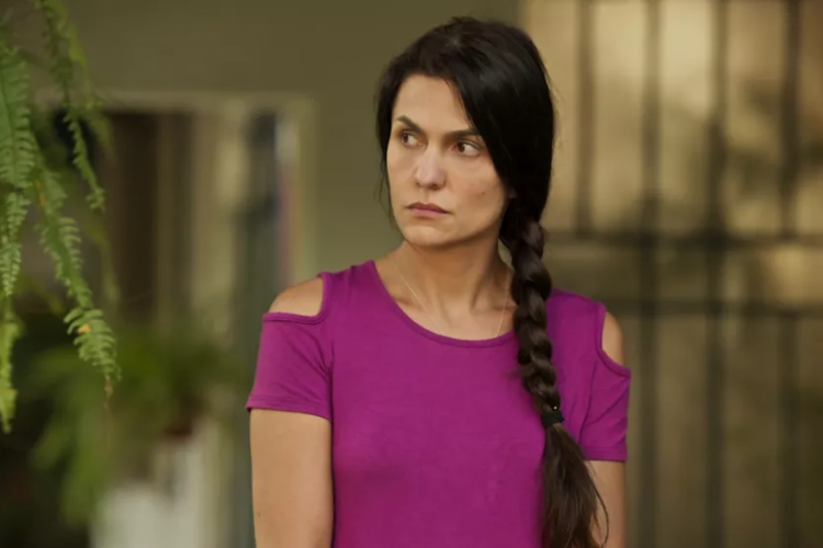 Em 'Pantanal', Zefa (Paula Barbosa) volta para a fazenda de Tenório (Murilo Benício)