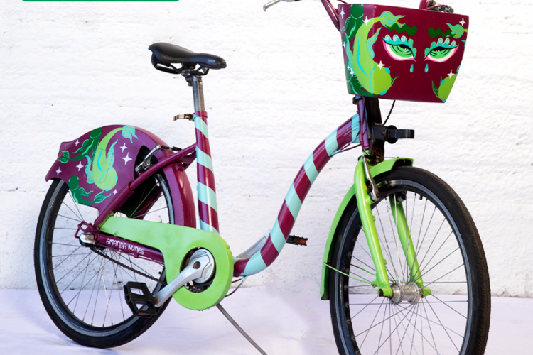 Bicicleta personalizada pela artista visual Amanda Nunes
