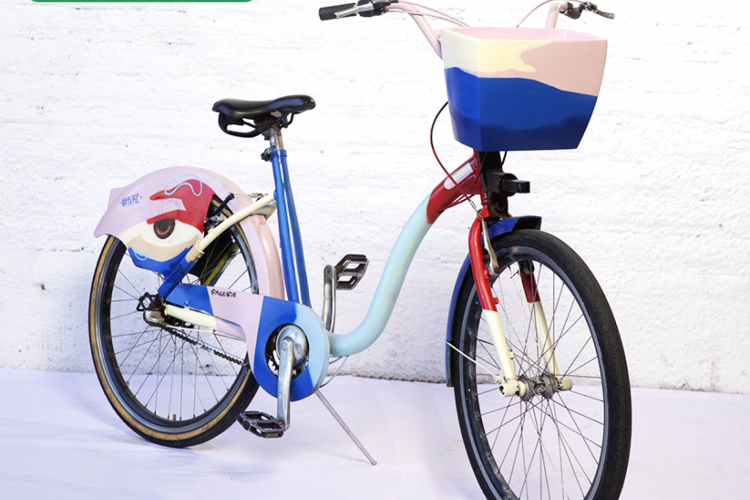 Bicicleta personalizada pelo artista visual Miguel Naturê