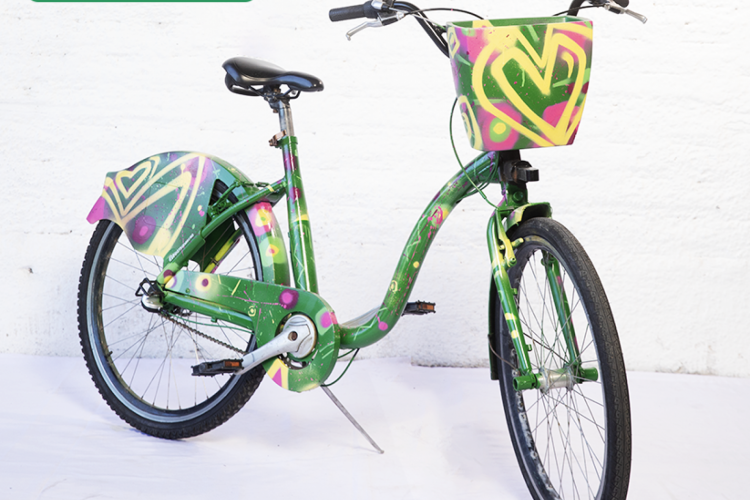 Bicicleta personalizada pelo artista visual Pirata Hemfil