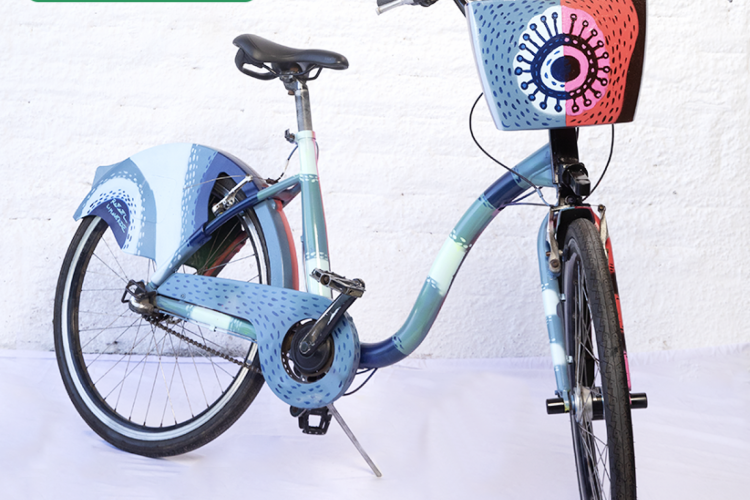 Bicicleta personalizada pelo artista visual Rafael LImaverde