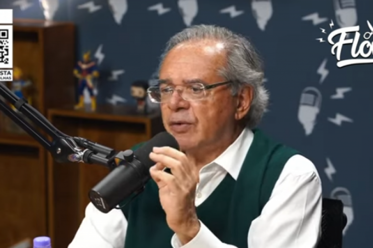 Paulo Guedes sugere vender praia ao falar sobre privatizações durante participação no podcast Flow