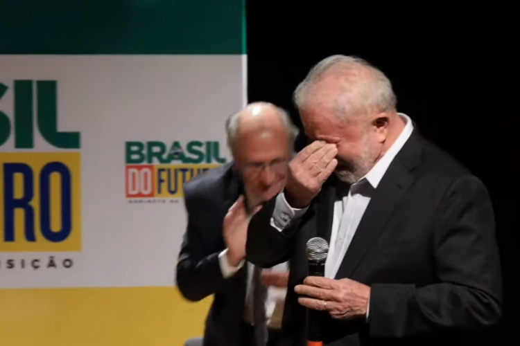 O presidente eleito Lula (PT) se emocionou em discurso ao falar sobre o combate à fome