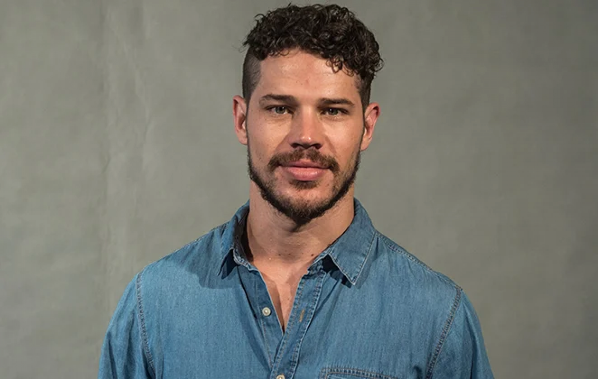 O ator José Loreto descobriu que tinha diabetes quando formigas se juntaram em torno do seu xixi.